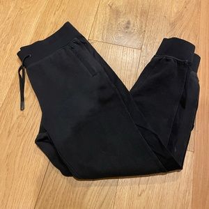 Lululemon sweatpants with scuba side insert. ZIP pockets. Size 8.
